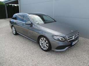 MERCEDES-BENZ E 220 d T 9G-TRONIC Üvegtető - NAVI - Sok extra