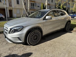 MERCEDES-BENZ GLA 180 Style 7G-DCT 66.000KM! AMG VAJ BELSŐ! BI-XENON! TEMPOMAT! HOLTTÉRFIGYELŐ! AUT. KLÍMA!