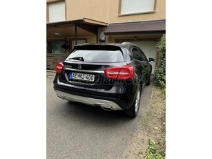 MERCEDES-BENZ GLA 200 7G-DCT