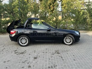 MERCEDES-BENZ SLK 200 (Automata) Mo.-i. bőr. ülés+nyakfűtés. menetfény. park radar elöl-hátul