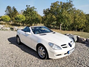 MERCEDES-BENZ SLK 200 Kompressor Tolató kamera. Xenon. Bőr. Ülésfűtés