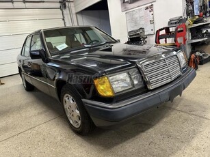 MERCEDES-BENZ W 124 300E