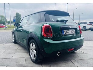 MINI COOPER 1.5 Nyári és téli garnitúrával