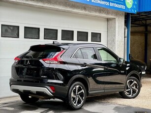 MITSUBISHI ECLIPSE CROSS 2.4 PHEV Intense 4WD CVT 3 Év Garancia - Gyári fényezés - Leinformálható