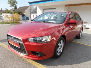 MITSUBISHI LANCER Sportback 1.8 Invite Szervizkönyves. gyári kulcsok