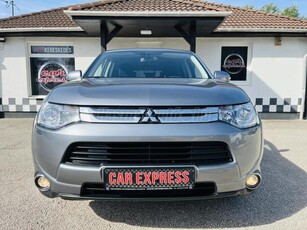 MITSUBISHI OUTLANDER 2.0 MIVEC Invite Tolatókamera! Vonóhorog! Sérülésmentes! 127.000 Km!