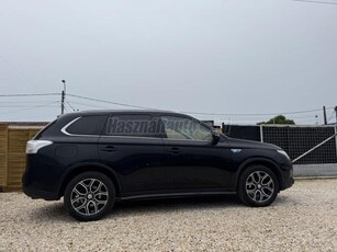 MITSUBISHI OUTLANDER 2.0 PHEV Instyle Navi 4WD CVT