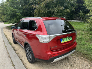 MITSUBISHI OUTLANDER 2.0 PHEV Instyle Navi 4WD CVT