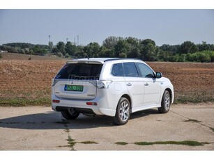 MITSUBISHI OUTLANDER 2.0 PHEV Instyle Navi 4WD CVT