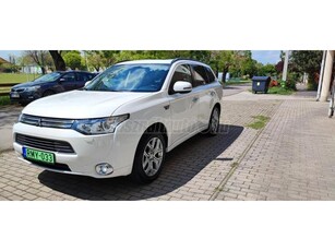 MITSUBISHI OUTLANDER 2.0 PHEV Instyle Navi 4WD CVT