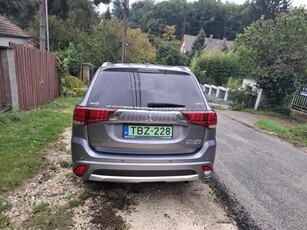 MITSUBISHI OUTLANDER 2.0 PHEV Instyle Navi 4WD CVT