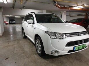 MITSUBISHI OUTLANDER 2.0 PHEV Instyle Navi 4WD CVT