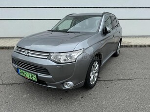 MITSUBISHI OUTLANDER 2.0 PHEV Instyle Navi 4WD CVT