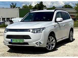 MITSUBISHI OUTLANDER 2.0 PHEV Instyle Navi 4WD CVT