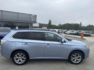 MITSUBISHI OUTLANDER 2.0 PHEV Instyle Navi 4WD CVT