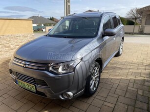 MITSUBISHI OUTLANDER 2.0 PHEV Instyle Navi 4WD CVT