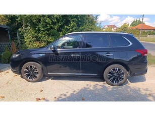 MITSUBISHI OUTLANDER 2.0 PHEV Instyle Navi 4WD CVT