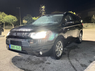 MITSUBISHI OUTLANDER 2.0 PHEV Instyle Navi 4WD CVT EU6