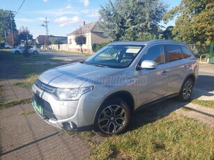 MITSUBISHI OUTLANDER 2.0 PHEV Instyle Navi 4WD CVT