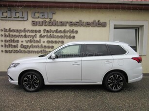 MITSUBISHI OUTLANDER 2.0 PHEV Instyle Navi 4WD CVT Napfénytető. Navi. Bőr !