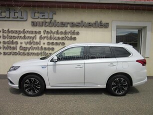 MITSUBISHI OUTLANDER 2.0 PHEV Instyle Navi 4WD CVT Tempomat. Start-Stop. BŐR !