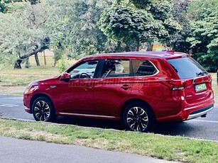 MITSUBISHI OUTLANDER 2.0 PHEV Instyle Navi 4WD CVT Új Elektromos Akkumulátor!