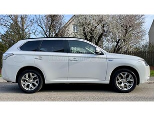 MITSUBISHI OUTLANDER 2.0 PHEV Instyle Navi 4WD CVT Új meghajtó akkumulátorral + sok kiegészítő