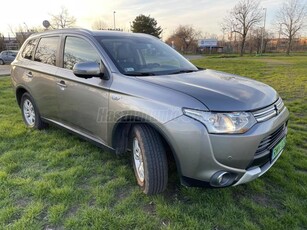 MITSUBISHI OUTLANDER 2.0 PHEV Intense Plus 4WD CVT EU6 CW0