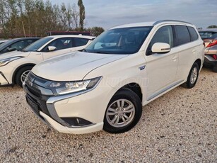 MITSUBISHI OUTLANDER 2.4 PHEV Instyle 4WD CVT Zöld rendszám! Szervizkönyv! Összkerékhajtás! Tolatókamera! Vonóhorog!