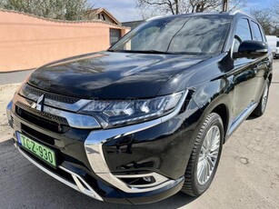 MITSUBISHI OUTLANDER 2.4 PHEV Instyle Premium 4WD CVT Full extra.Biled.Napfénytető.Nagy navigáció