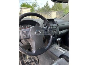 NISSAN NAVARA 4WD Double 2.5D LE (Automata)