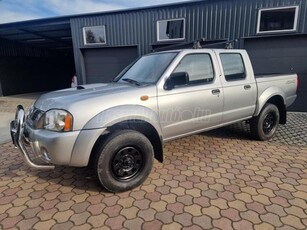 NISSAN PICK UP 2.5 2WD Double Navara MEGKÍMÉLT.FÉLBŐR. KLÍMA. 2 TONNÁS VONÓHOROG. PLATÓBETÉT. TETŐCSOMAGHTARTÓ