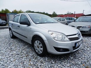 OPEL ASTRA H Sedan 1.6 Cosmo