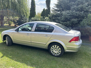 OPEL ASTRA H Sedan 1.6 Enjoy