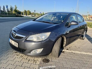 OPEL ASTRA J 1.4 Essentia