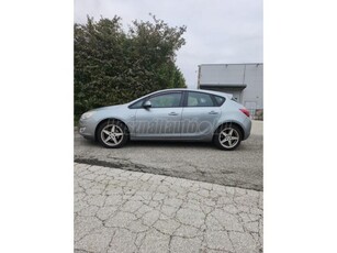 OPEL ASTRA J 1.4 T Cosmo