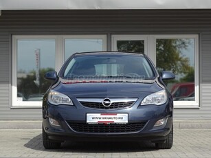 OPEL ASTRA J 1.6 Enjoy 1.TULAJ-110eKM-VÉGIG VEZETT SZERVÍZKÖNYV