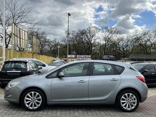 OPEL ASTRA J 1.6 Enjoy BENZINES 115 LÓERŐS 165.000 KM VÉGIG OPEL MÁRKASZERVIZBEN VEZETETT SZERVIZKÖNYV