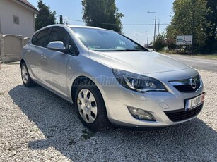 OPEL ASTRA J 1.6 Essentia DESING EDITION+TEMPOM+KOTMÁNY FÜ+110e KM+RADAR