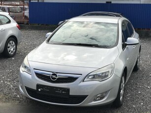 OPEL ASTRA J 1.6 Essentia ++Végig Szervizelt++Tempomat++4xElAblak++FrissMűszaki++AutKlíma