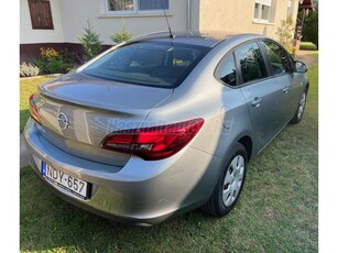 OPEL ASTRA J 1.6 Selection