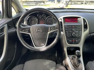 OPEL ASTRA J 1.6 Selection Szép állapotban. Extrás