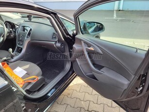 OPEL ASTRA J Sedan 1.4 T Enjoy