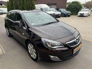 OPEL ASTRA J Sports Tourer 1.4 T Cosmo V.SZ.KÖNYV LED NAVIGÁCIÓ KORMÁNYFŰTÉS BI-XENON BŐR 107E KM