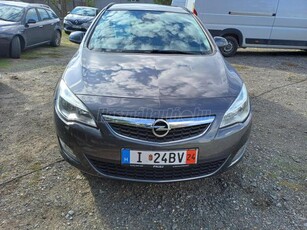 OPEL ASTRA J Sports Tourer 1.4 T Essentia Klíma.abs.170000km