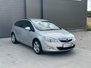 OPEL ASTRA J Sports Tourer 1.4 T Selection 150years-DIGITÁLIS KLIMA-ÜLÉSFŰTÉS-PARKRADAR-SZERVIZKÖNYV