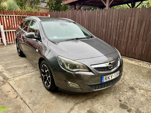 OPEL ASTRA J Sports Tourer 1.7 CDTI Cosmo