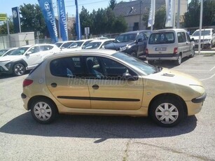 PEUGEOT 206 1.1 Presence SZERVÓKORMÁNYOS !