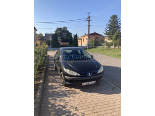 PEUGEOT 206 1.1 XR