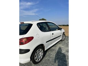 PEUGEOT 206 1.4 TRENDY